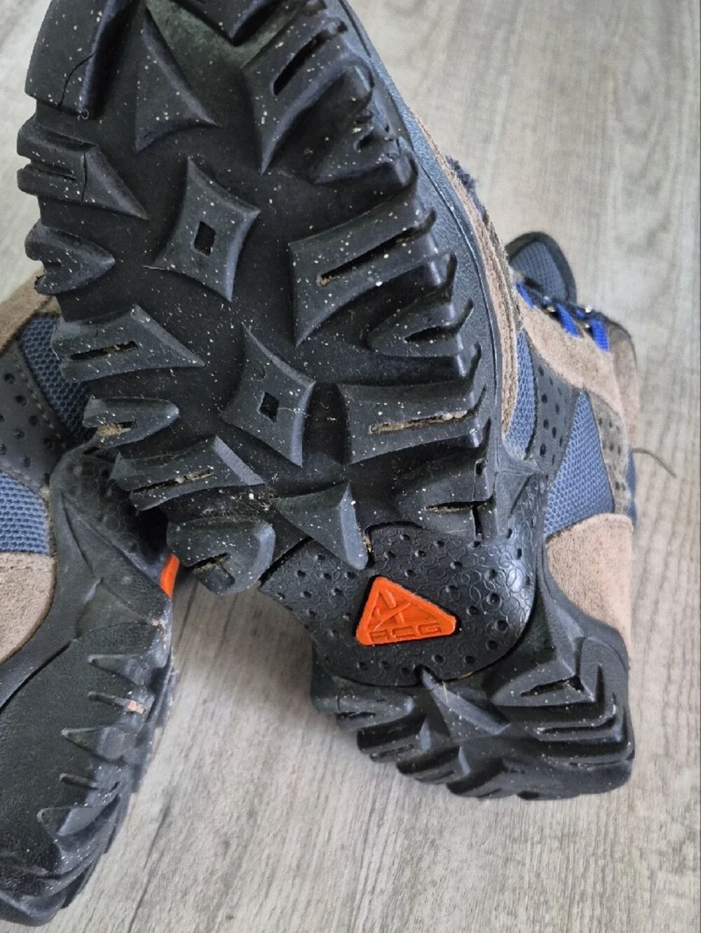 Nike Men's Brown and Blue Trail Boots with Lace-Up Support